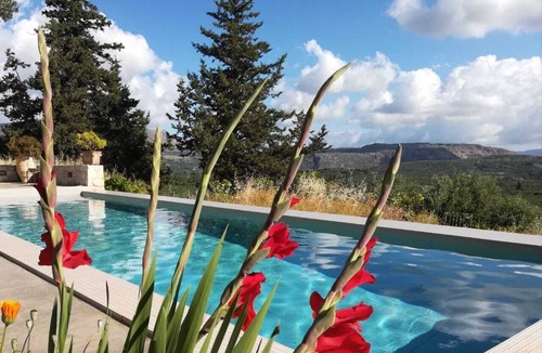 Provarma House | Pretty traditional house with a large swimming pool for 2/4