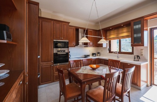 Galatas Villa | Private Heated pool★Close to the Beach★BBQ & Wifi