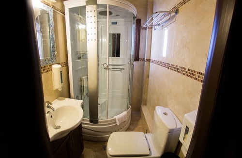 Krionerion House | Private Jaccuzzi Suite