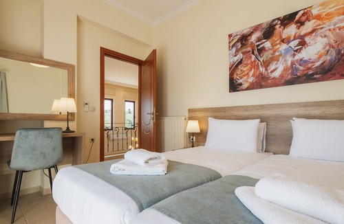 Galatas Villa | Private Pool Luxurious Villa with Parking & BBQ