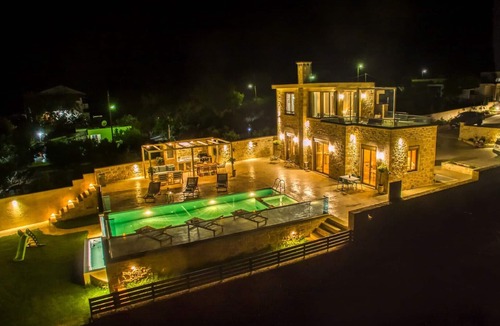 Falassarna Villa | Private pool★Indoor Jacuzzi★Walk to taverna, market & Falasarna beach.