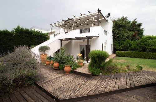 Loutraki Villa | Private Villa Loutraki with Pool, BBQ & View