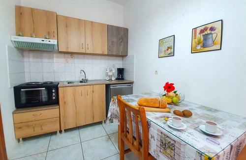 Sivota Apartment | Quad with garden view