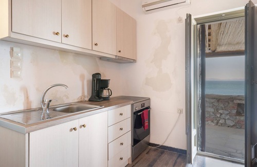 Kokkala Apartment | Quadruple Deluxe Room 208 with Sea View, Wi-Fi and Air Conditioning