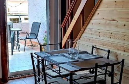 Vatolakkos House | Quadruple Room with Terrace - George & Helen's House