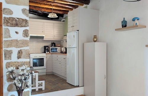 Embrosneros House | QUIET HOUSE WITH A POOL IN A BEAUTIFUL VILLAGE 30 KM FROM LA CANEE