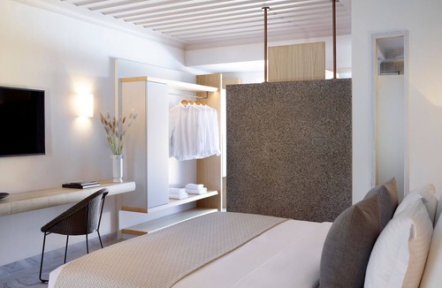 Logaras House | R 1188 Comfy Luxury Resort - Deluxe Room Garden View with Breakfast.