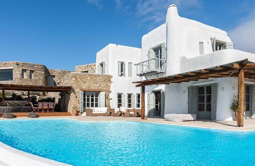 Tourlos Villa | R 3173 Villa Folami With Dishwasher.Hairdryer & Private infinity pool,