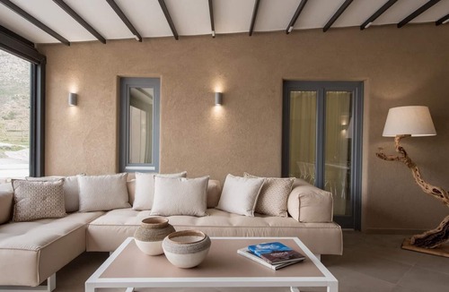 Vlychada Villa | R 950 Villa Basil with Daily Maid Service, Marble Bathroom & Modern Furnishing