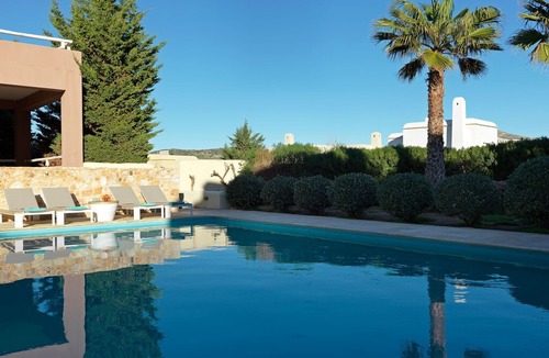 Vissa Villa | R733 4 Bedroom Family Villa Sea Views Shared Pool