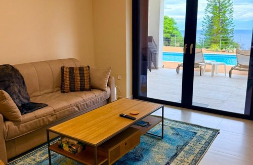 Kato Diminio Apartment | Rastoni Sea View Suite with shared pool