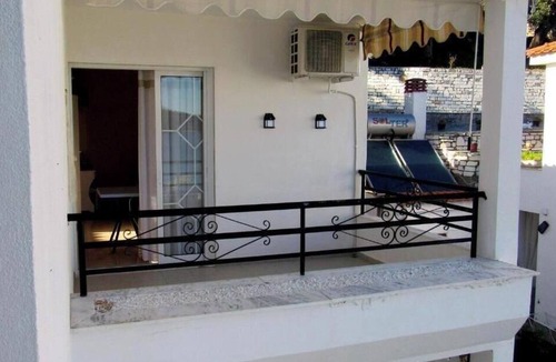 Golden Beach Apartment | Relaxing Stay with Terrace and Aegean Sea View