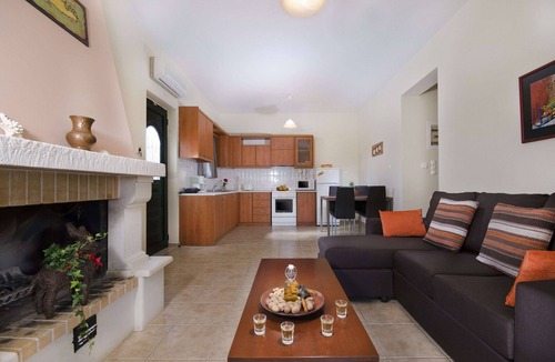 Almyrida Villa | Relaxing Villa, Walking Distance to Almyrida Beach