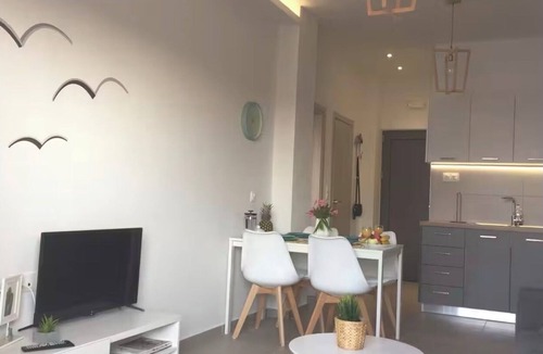 Kato Gouves Apartment | Renovated seaside apt for families with 1 kid : sea view, full kitchen, Wi-Fi
