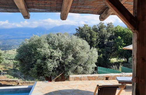 Megala Chorafia House | Renovated traditional house with swimming pool