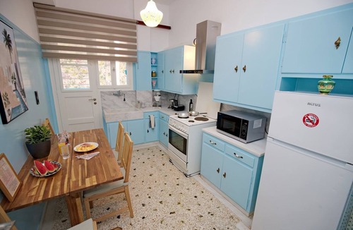 Vyronas Apartment | Retro Athens - 2BR Apartment with Piano, Bright Lounge & Fast Fiber Internet!