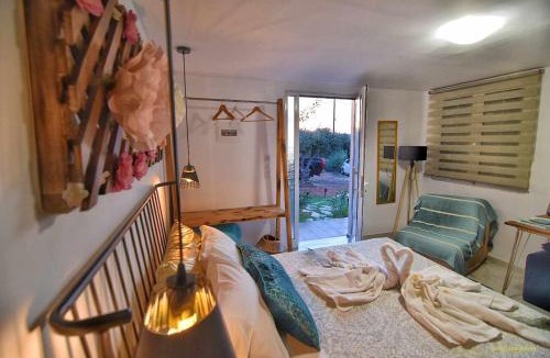 Vathianos Kampos Apartment | Roboboss Garden Rooms