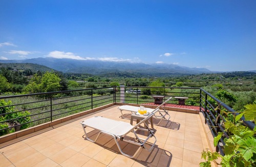 Vryses House | Rodanthi House, 2 BD, 1 BA, spacious, hospitable!