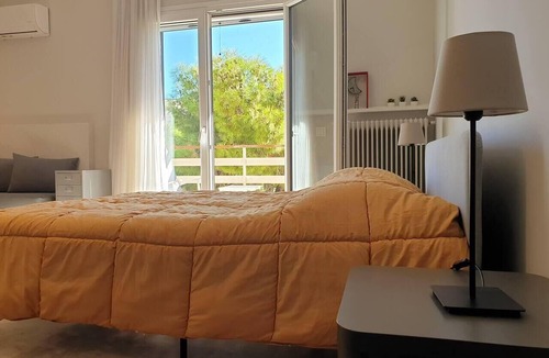 Papagou-Holargos Apartment | Rooftop Studio Apt 5 Min Walk to Holargos Metro