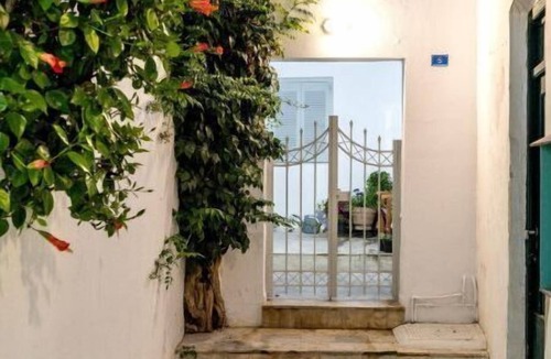 Parikia House | Room 3 @ Pelican Paros in the Old Town!