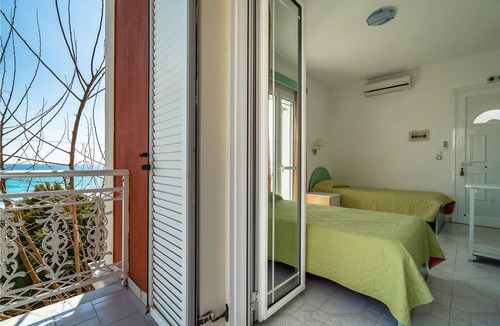 Lourdata House | Room “Angela sea view 7” with Sea View, Wi-Fi, and Air Conditioning