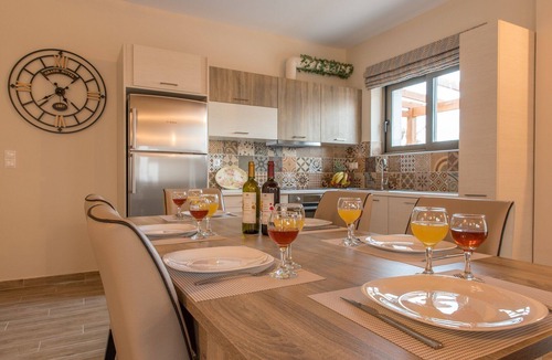 Pikris Villa | Rose OFFLINE