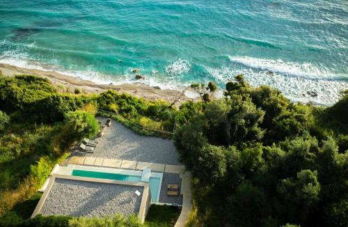 Agios Matthaios House | Rouvelas Waterfront Nest
