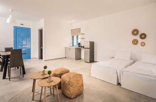 Skinaria Condo | Royal Majestic Residences with Pool & Sea View