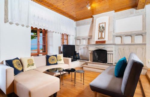 Limenaria Apartment | Rustic Villa 2 Min walk to the beach heart of Limenaria