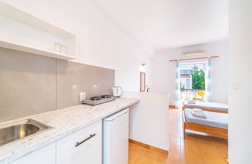 Kavos Apartment | Saint Peter Bay - Standard Room Apartment with Shared Pool, Terrace & Wi-Fi
