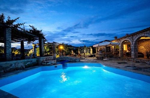 Nea Tenedhos Apartment | Saltos Apartment 1 - Serene Pool & Garden Escape
