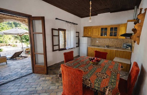 Nea Tenedhos Apartment | Saltos Apartment 2 - Pool & Garden Getaway