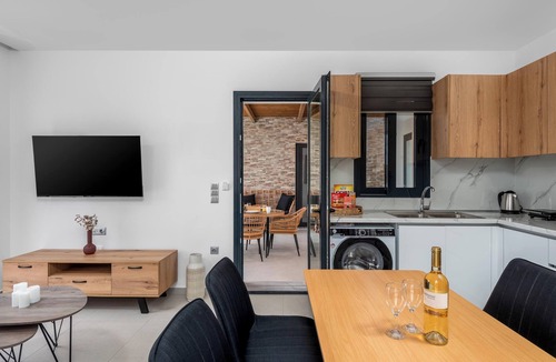 Petaloudes Villa | Salty Sun Luxury Villa 5
