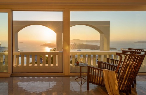 Pyrgos Villa | Santorini Gem