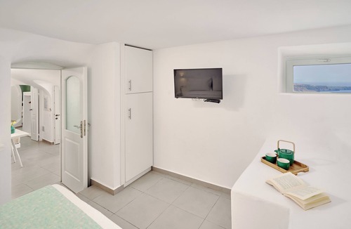 Imerovigli Hotel | Santorini Mansion Honeymoon Suite Private Jacuzzi