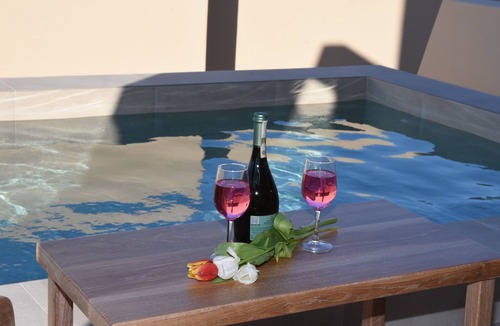 Vothon Villa | Santorini - Villa - Sleeps 2 - Pool - Parking