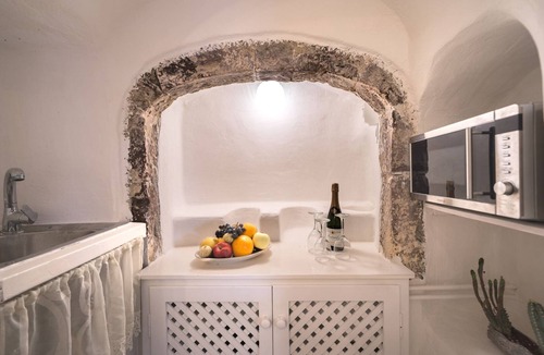 Oia House | SantoriniParadise: TRADITIONAL STUDIO in the heart of OIA