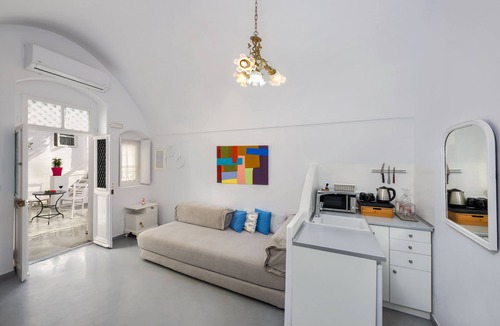 Oia House | SantoriniParadise: TRADITIONAL APARTMENT in Oia