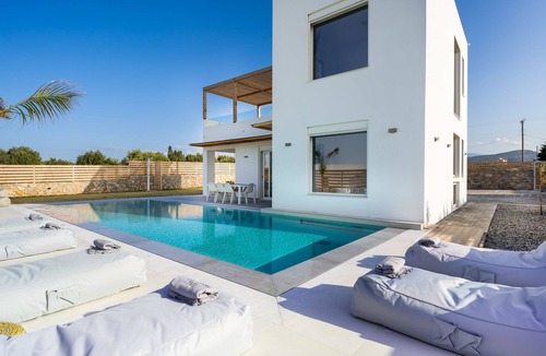 Analipsi House | Sardines Luxury Villa 3 with Private poll , garden , parking and Gym