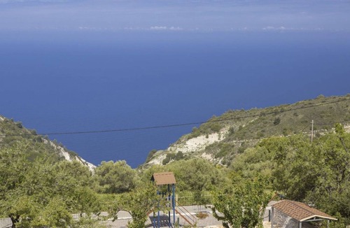 Lefkas House | Schönes Haus in Apollonii mit privatem Pool by Interhome