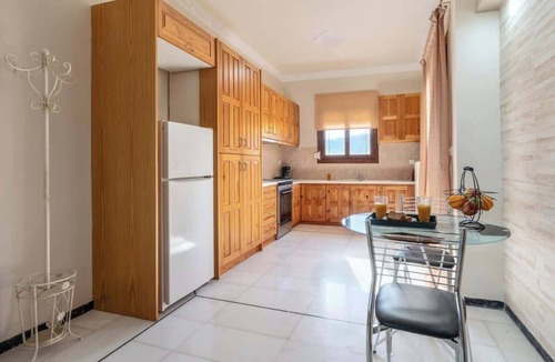 Violi Charaki Apartment | Sea and City Views Apartment in villa "ZINA"