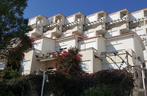 Sarande Apartment | Sea Breeze Apartment Bougainville Bay