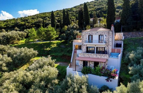 Monemvasia House | Sea View 3 Bedrooms for 6 people Monemvansia view Hot tub/Jacuzzi for 5 people