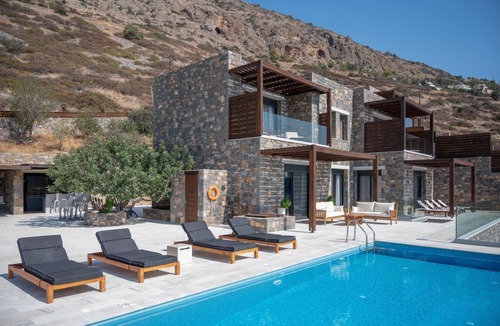 Kounelion Villa | Sea View 6 bdr Villa with a heated pool & access to private beach