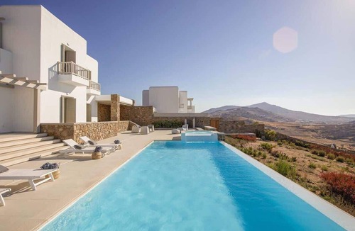 Kalafatis Villa | Sea View Villa Heated Infinity Pool & Bar
