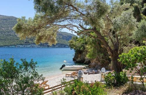 Mikros Gialos Villa | Sea Whisper Beachfront villa reached only by boat