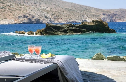 Agia Pelagia Villa | Seafront 4 bedroom villa with access to a beach