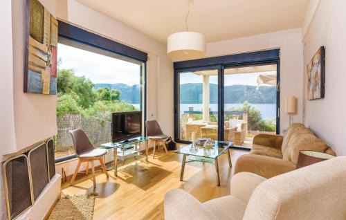 Skroponeria House | Seafront Holiday Villa