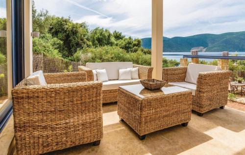 Skroponeria House | Seafront Holiday Villa