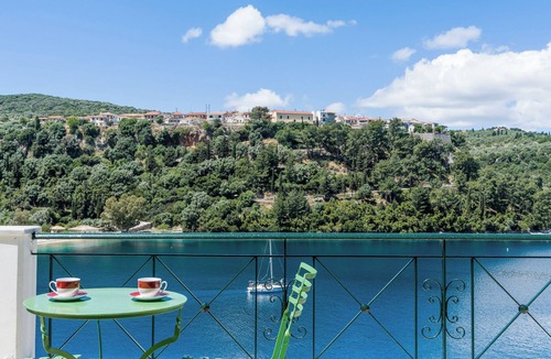 Meganisi Villa | Seafront plot villa, seaviews, p-pool, walk to beach - Villa Argiri, Meganisi
